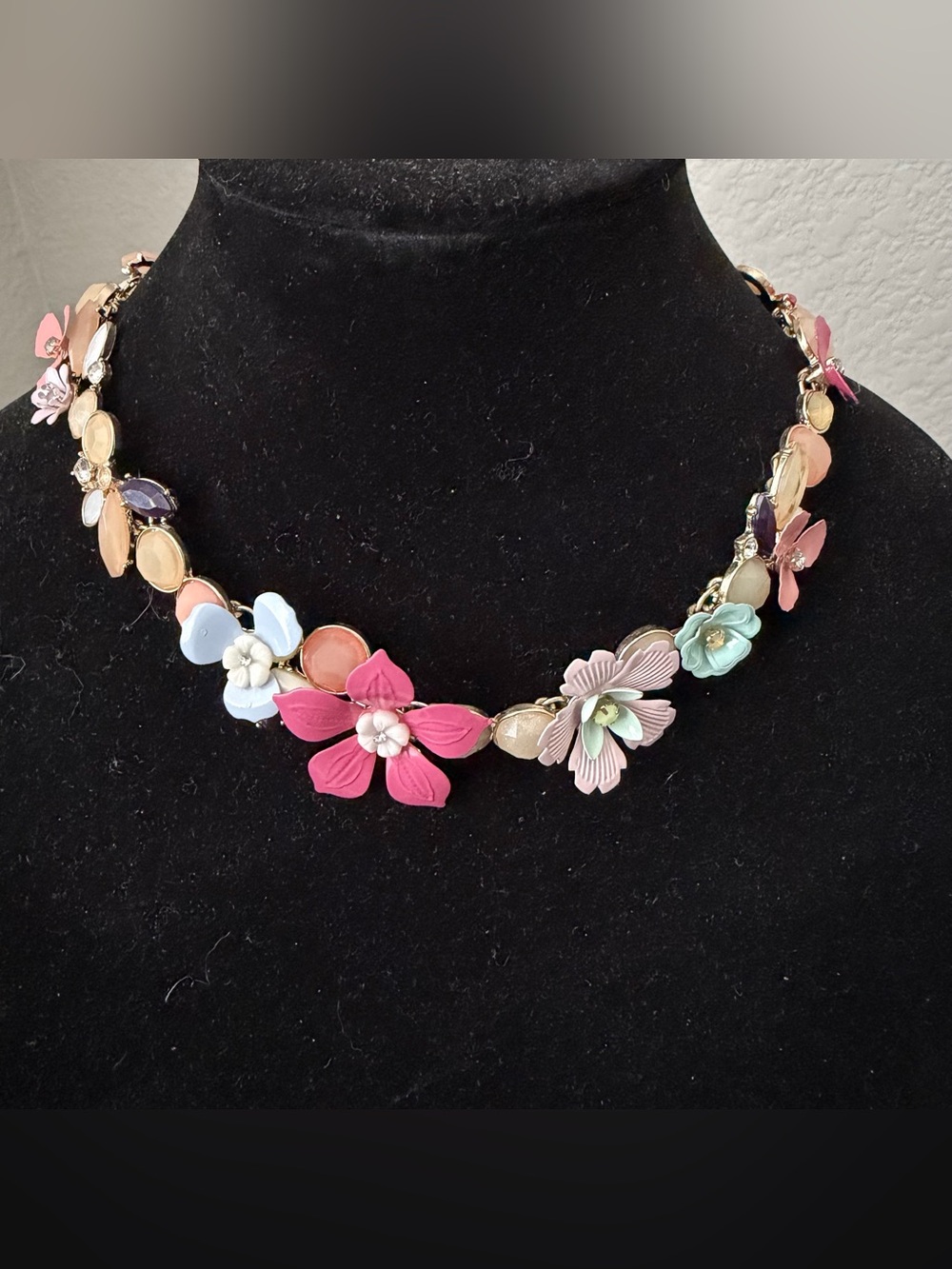 ๐บ Vibrant Multicolored Enameled Floral Statement Flower Necklace 17โ - Picture 4 of 9